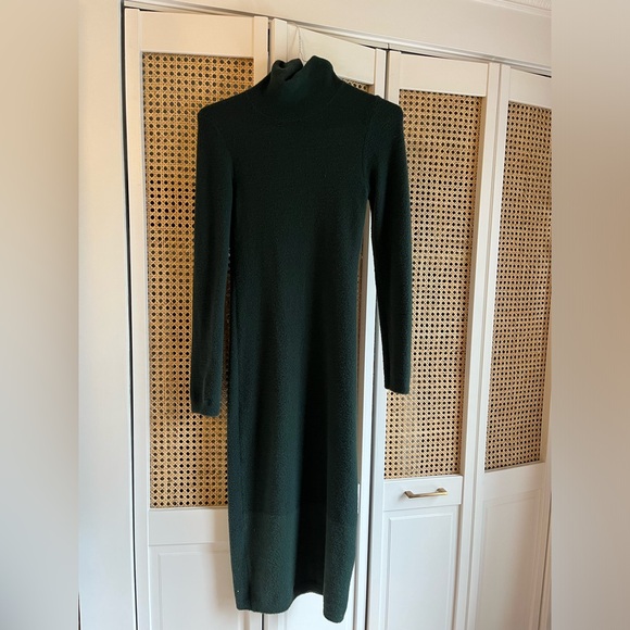 NOT AVAILABLE Stretchy bodycon knit Aritzia dress - Picture 1 of 4